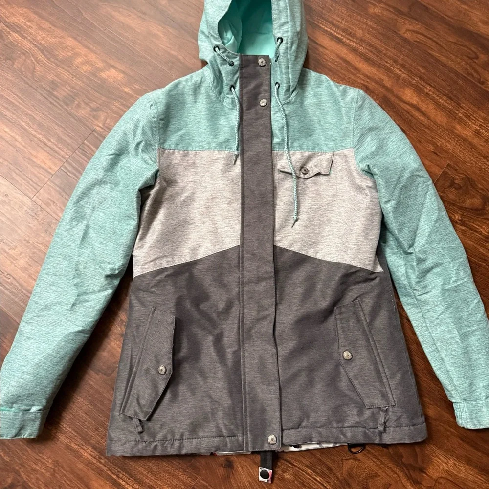 Zumiez Aperture Women’s Ski and Snowboarding Jacket - Picture 2 of 9
